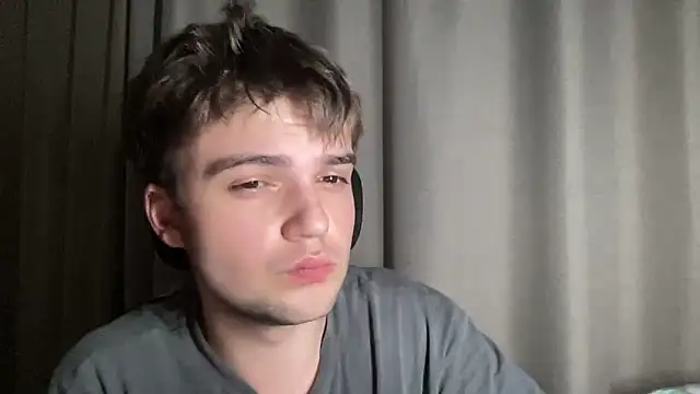 Snapshot of superfluboy_ chatting on 10.29.25 superfluboy online show from 10.29.25