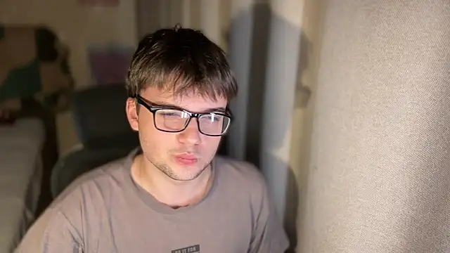 Snapshot of superfluboy_ chatting on 11.08.25 superfluboy online show from 11.08.25