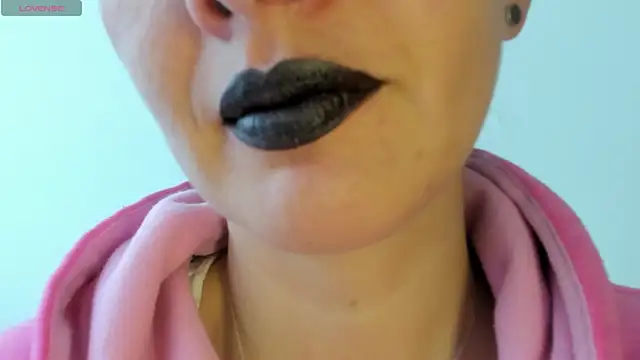 Snapshot of queen_fetish chatting on 04.23.26 queen fetish online show from 04.23.26