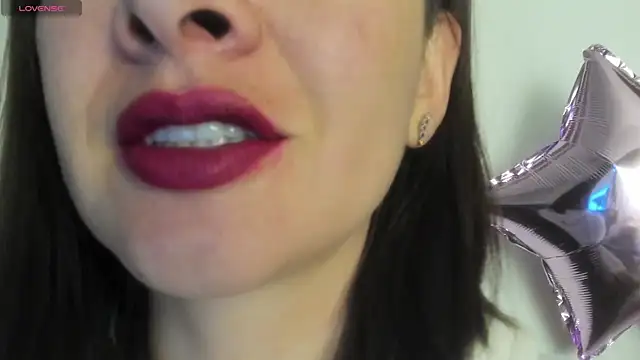 Snapshot of queen_fetish chatting on 06.12.26 queen fetish online show from 06.12.26