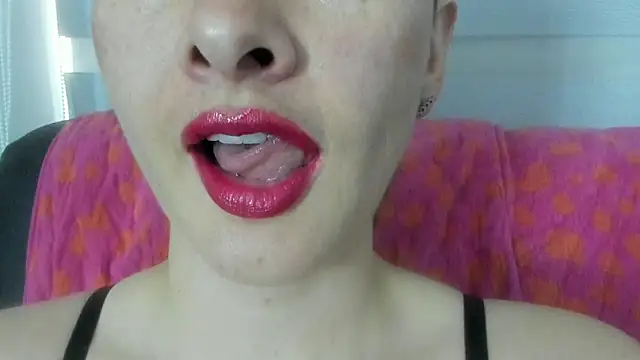 Snapshot of queen_fetish chatting on 06.25.26 queen fetish online show from 06.25.26