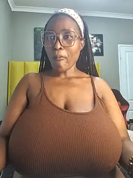 Snapshot of Bustygoddess32 chatting on 01.04.25 Bustygoddess32 online show from 01.04.25