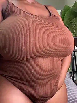 Snapshot of Bustygoddess32 chatting on 01.21.25 Bustygoddess32 online show from 01.21.25