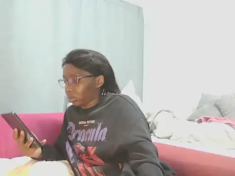 Snapshot of Sexxybella27 chatting on 06.11.26 Sexxybella27 online show from 06.11.26