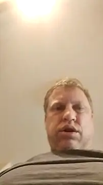 Snapshot of fukurbutt chatting on 10.29.25 fukurbutt online show from 10.29.25