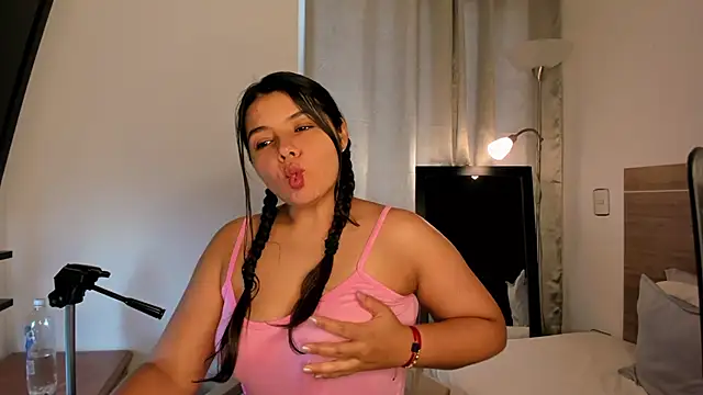 Snapshot of miaa_daniels chatting on 02.09.25 miaa daniels online show from 02.09.25