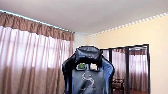 maylin yung online show from 11.17.25