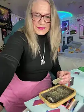 Snapshot of TrenaAnne chatting on 02.26.25 TrenaAnne online show from 02.26.25