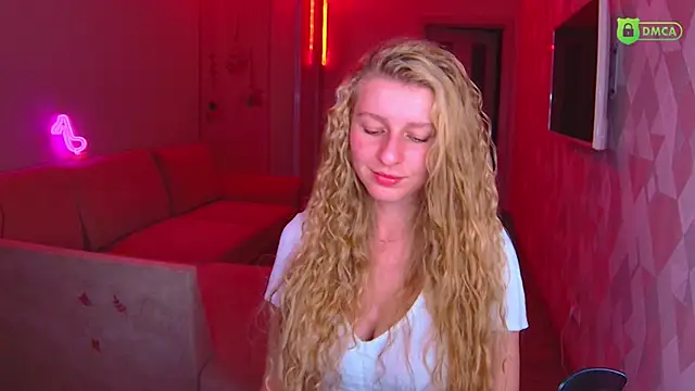 AmaliaQueen online show from 11.28.25