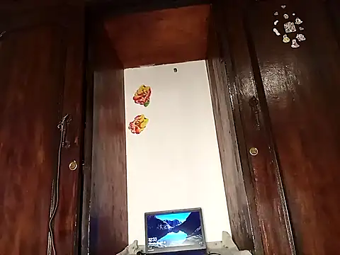 The-Peach-Flexer online show from 10.29.25