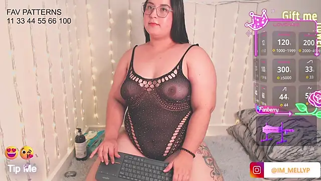 Snapshot of Mellyparker_ chatting on 12.17.25 Mellyparker online show from 12.17.25