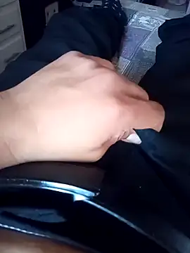 Snapshot of BandidodeAmores_84 chatting on 12.30.24 BandidodeAmores 84 online show from 12.30.24