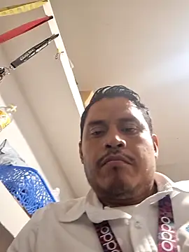 Snapshot of BandidodeAmores_84 chatting on 10.16.25 BandidodeAmores 84 online show from 10.16.25