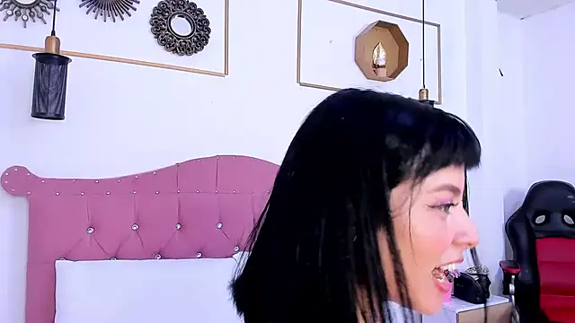 AnnieNasty online show from 01.17.25