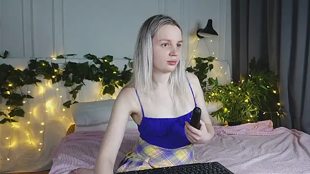 Beatrica Klein online show from 03.15.25