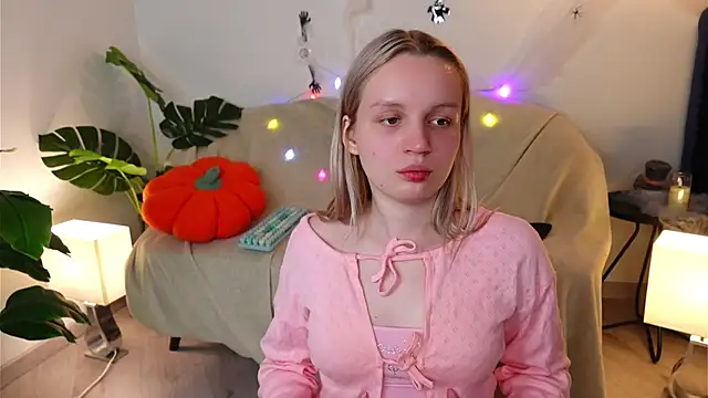 Beatrica Klein online show from 10.17.25