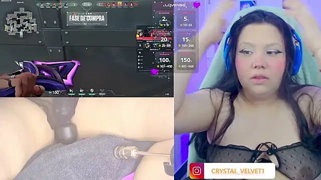 Snapshot of crystal7u7 chatting on 10.22.25 crystal7u7 online show from 10.22.25