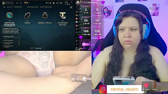 Snapshot of crystal7u7 chatting on 10.25.25 crystal7u7 online show from 10.25.25