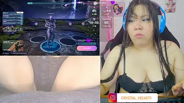 Snapshot of crystal7u7 chatting on 10.26.25 crystal7u7 online show from 10.26.25