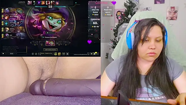 Snapshot of crystal7u7 chatting on 12.03.25 crystal7u7 online show from 12.03.25