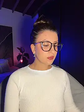 EmaSaenz online show from 10.21.25