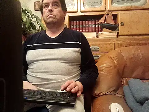 Snapshot of sympatrique chatting on 12.28.24 sympatrique online show from 12.28.24