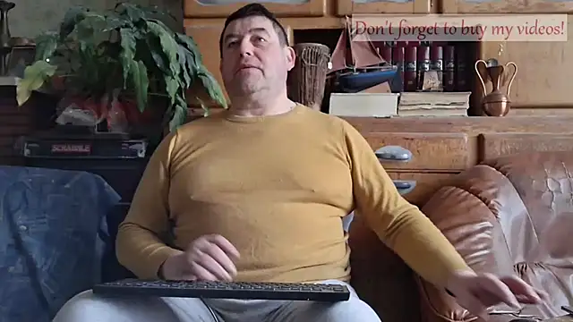 Snapshot of sympatrique chatting on 11.22.25 sympatrique online show from 11.22.25