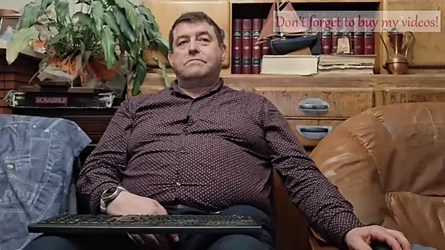 Snapshot of sympatrique chatting on 11.27.25 sympatrique online show from 11.27.25