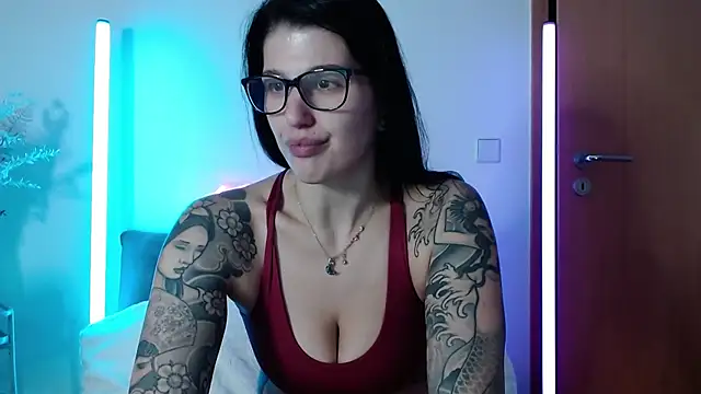 Snapshot of KiraKane1 chatting on 12.20.24 KiraKane1 online show from 12.20.24