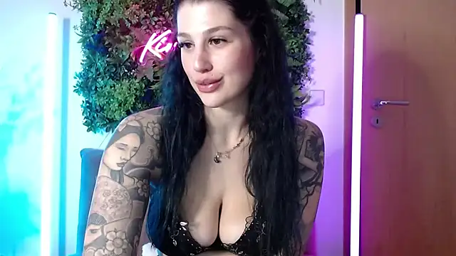 Snapshot of KiraKane1 chatting on 01.04.25 KiraKane1 online show from 01.04.25