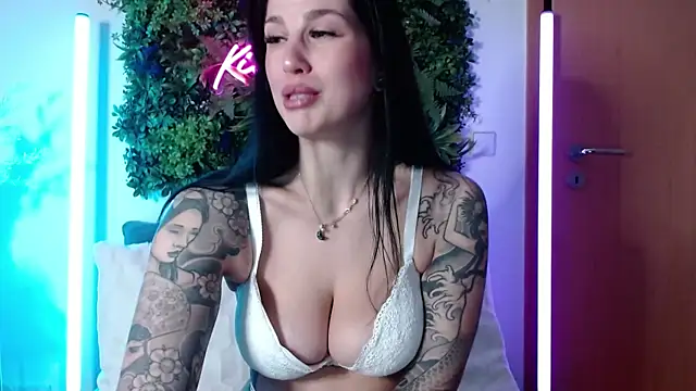 Snapshot of KiraKane1 chatting on 01.06.25 KiraKane1 online show from 01.06.25