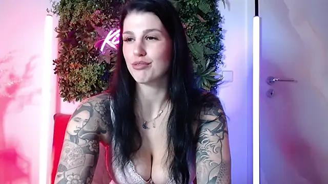 Snapshot of KiraKane1 chatting on 01.14.25 KiraKane1 online show from 01.14.25