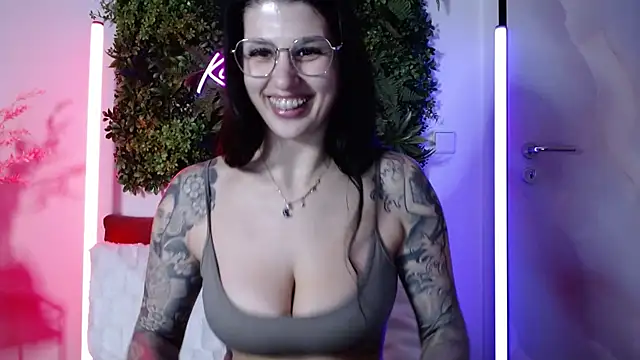 Snapshot of KiraKane1 chatting on 02.02.25 KiraKane1 online show from 02.02.25