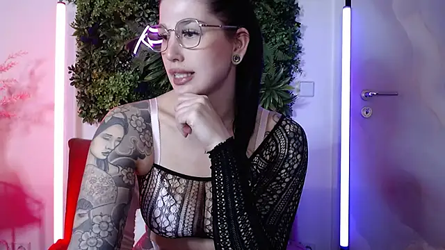 Snapshot of KiraKane1 chatting on 02.05.25 KiraKane1 online show from 02.05.25