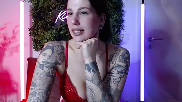 Snapshot of KiraKane1 chatting on 02.13.25 KiraKane1 online show from 02.13.25