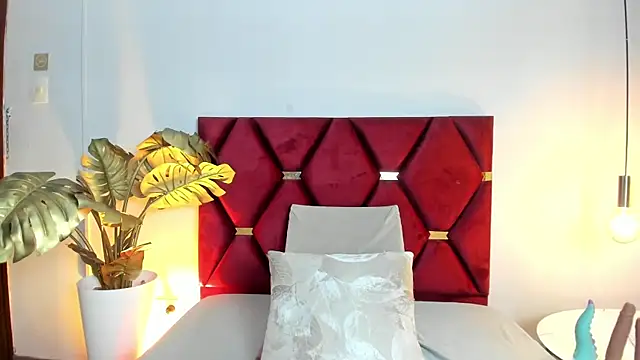 Snapshot of Emilywatsonn chatting on 02.15.26 Emilywatsonn online show from 02.15.26