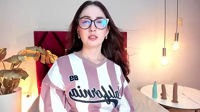 Snapshot of Emilywatsonn chatting on 02.18.26 Emilywatsonn online show from 02.18.26