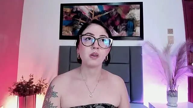 Emilywatsonn online show from 04.09.26