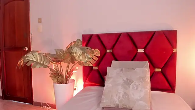 Emilywatsonn online show from 07.11.26