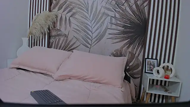 Snapshot of Samaantha-White chatting on 02.24.26 Samaantha-White online show from 02.24.26