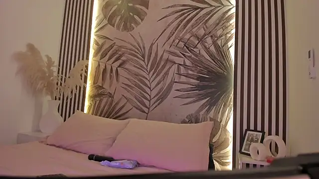 Snapshot of Samaantha-White chatting on 03.24.26 Samaantha-White online show from 03.24.26