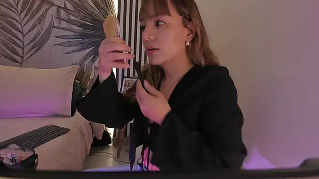 Snapshot of Samaantha-White chatting on 03.26.26 Samaantha-White online show from 03.26.26