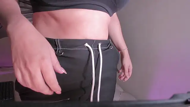 Snapshot of Samaantha-White chatting on 04.09.26 Samaantha-White online show from 04.09.26