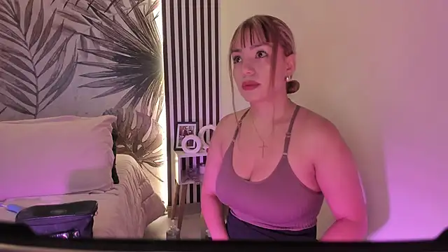 Snapshot of Samaantha-White chatting on 04.11.26 Samaantha-White online show from 04.11.26