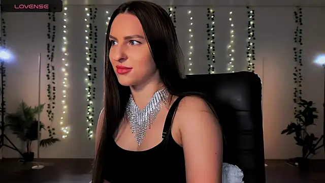 Snapshot of Alicia_x_art chatting on 09.25.25 Alicia x art online show from 09.25.25