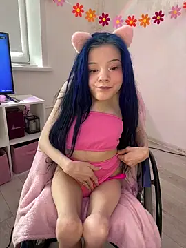 MiniSophiaa online show from 04.13.26