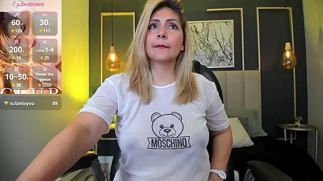 Snapshot of Melanie_silver_ chatting on 02.21.25 Melanie silver online show from 02.21.25