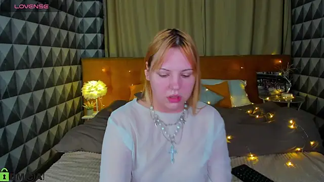 Snapshot of Stacy_Luv chatting on 09.22.25 Stacy Luv online show from 09.22.25
