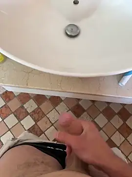 Snapshot of Siggidc2n chatting on 04.15.26 Siggidc2n online show from 04.15.26