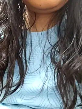 Snapshot of Aaradhya chatting on 12.18.24 Aaradhya online show from 12.18.24